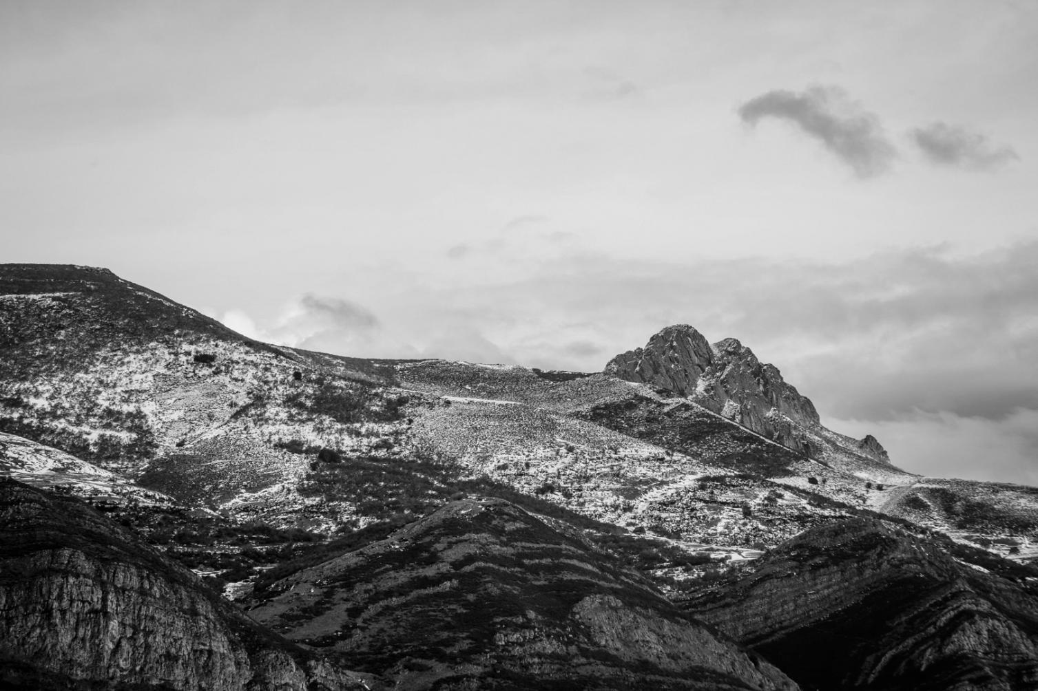 Theme park operations training environment with modern equipment